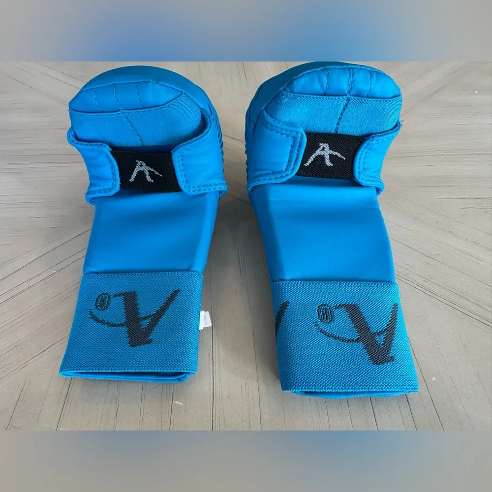 ARAWAZA Martial Arts Youth Fist Gear / Gloves – Blue, Size XS
